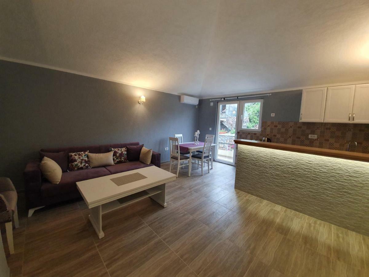 Apartments Kingfisher Virpazar Eksteriør billede