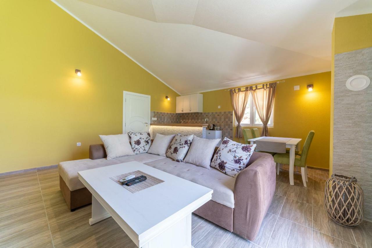 Apartments Kingfisher Virpazar Eksteriør billede